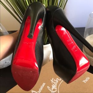 Christian Louboutin Daffodile kid